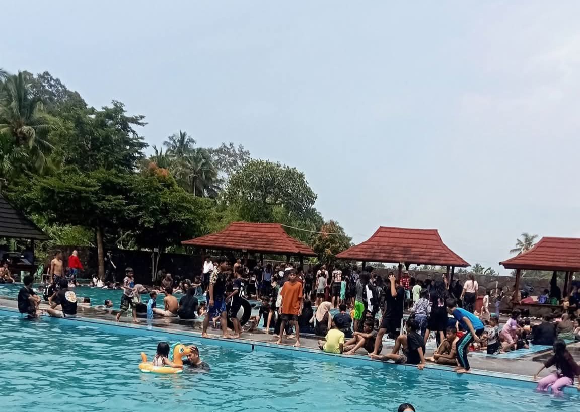 Water Park Kali Palung Lombok Timur Dipadati Pengunjung di Akhir Pekan