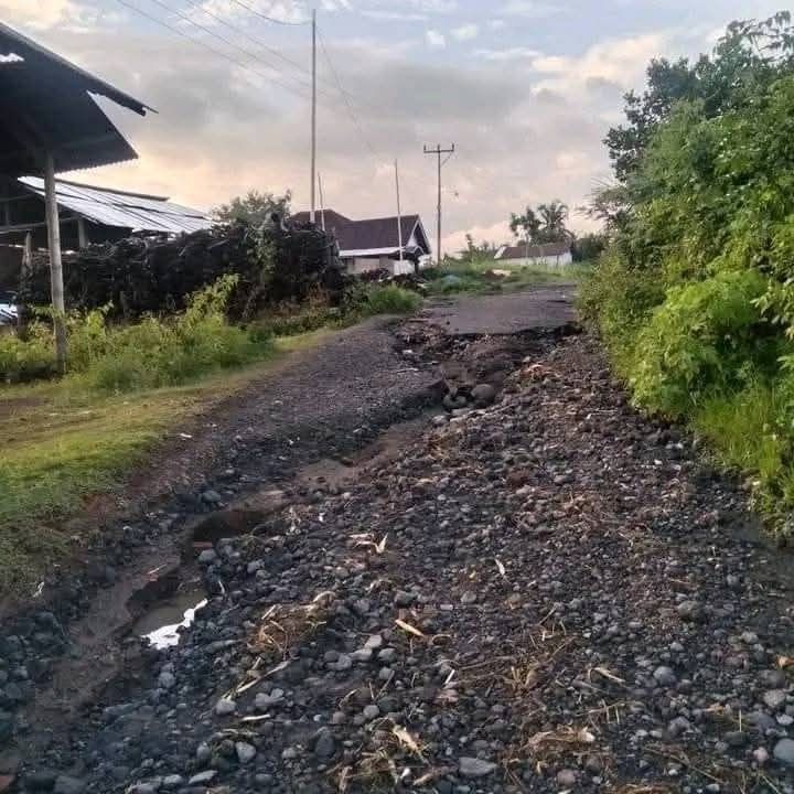 ​10 Tahun Rusak Parah, Jalan Pringgasela Timur–Pengadangan Tak Kunjung Diperbaiki