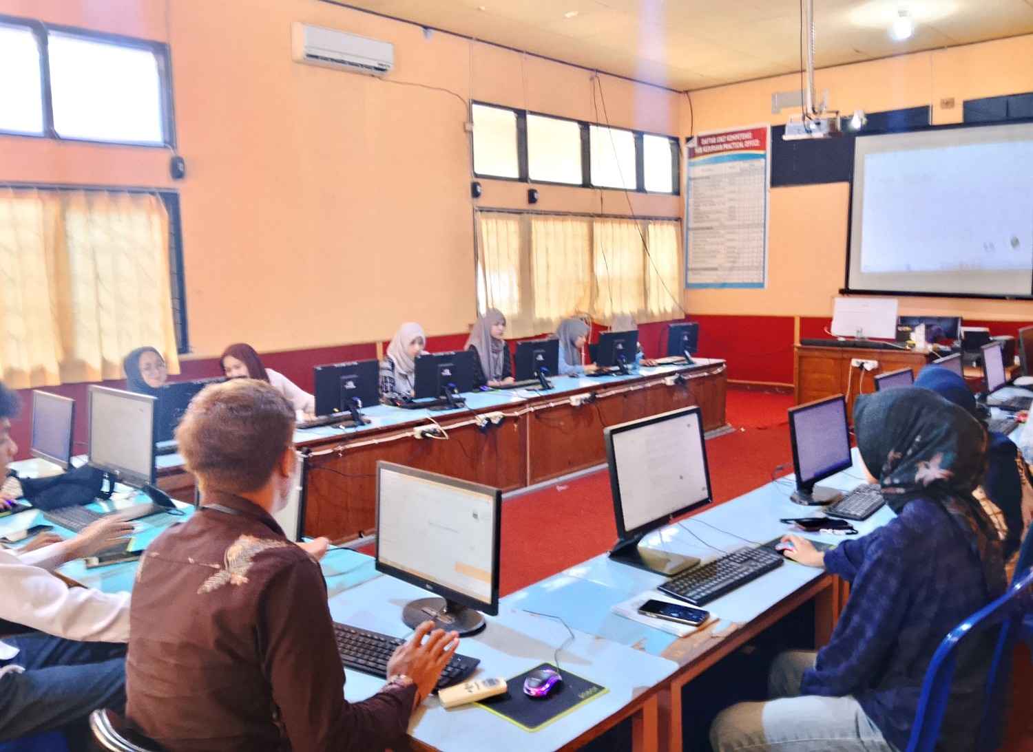 Pelatihan Digital Bisnis oleh LLK Selong Tingkatkan Kompetensi Generasi Muda