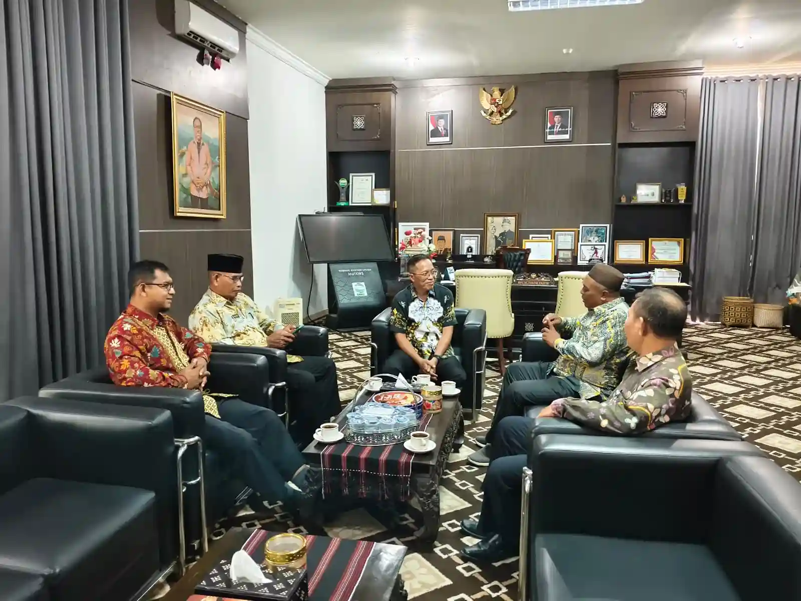 Tim Peneliti IPDN Kampus NTB Kunjungi Sekda Lombok Timur, Kaji Transformasi Digital Pelayanan Publik Pasca Bencana