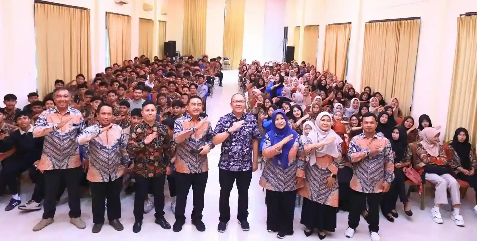 UTM Gelar Studium Generale Bertema Artificial Intelligence: Perkuat Kompetensi Digital Mahasiswa Menuju Era Teknologi Cerdas