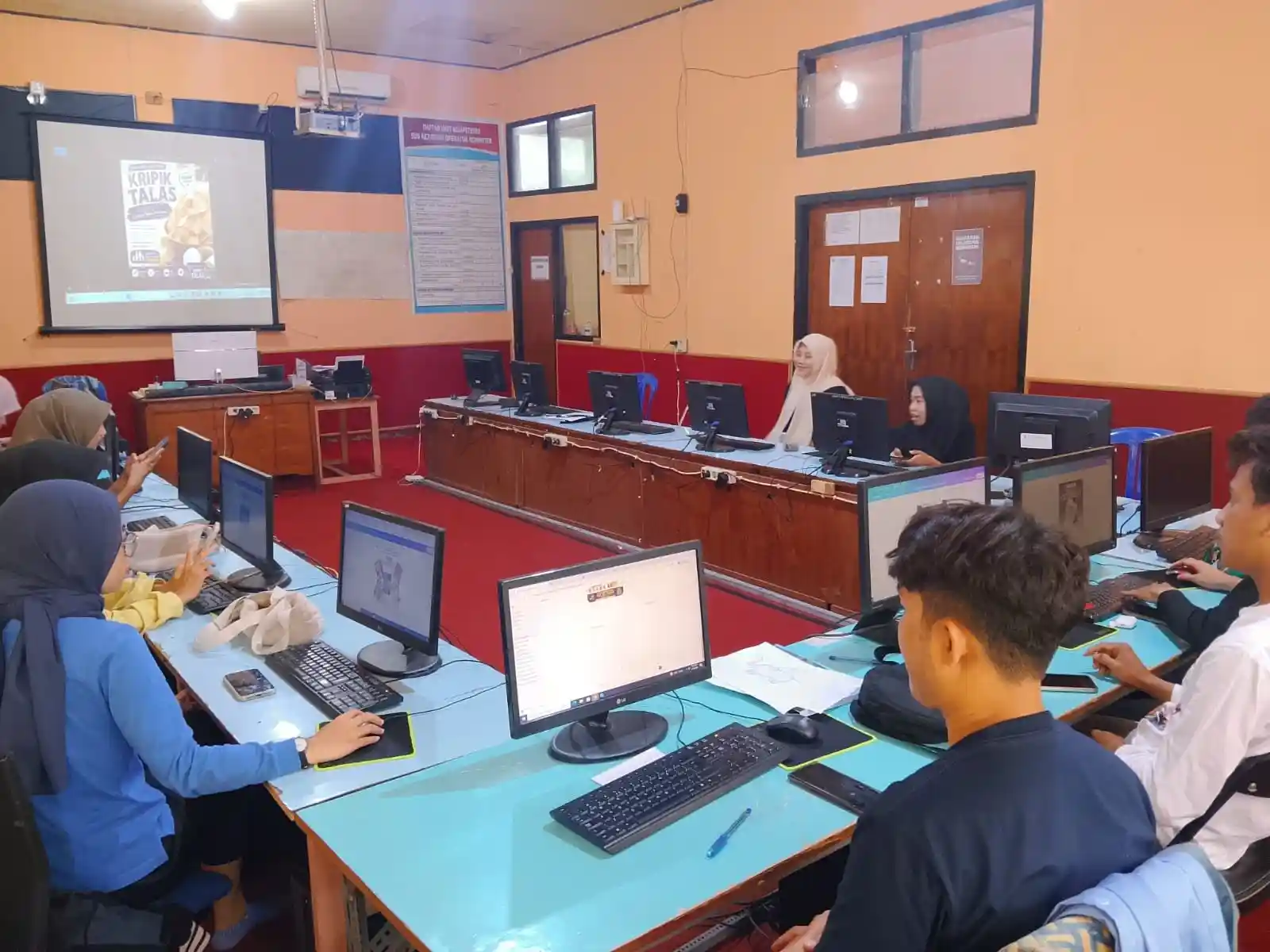 Pelatihan Konten Digital di LLK Selong Tingkatkan Kreativitas dan Peluang Usaha Peserta