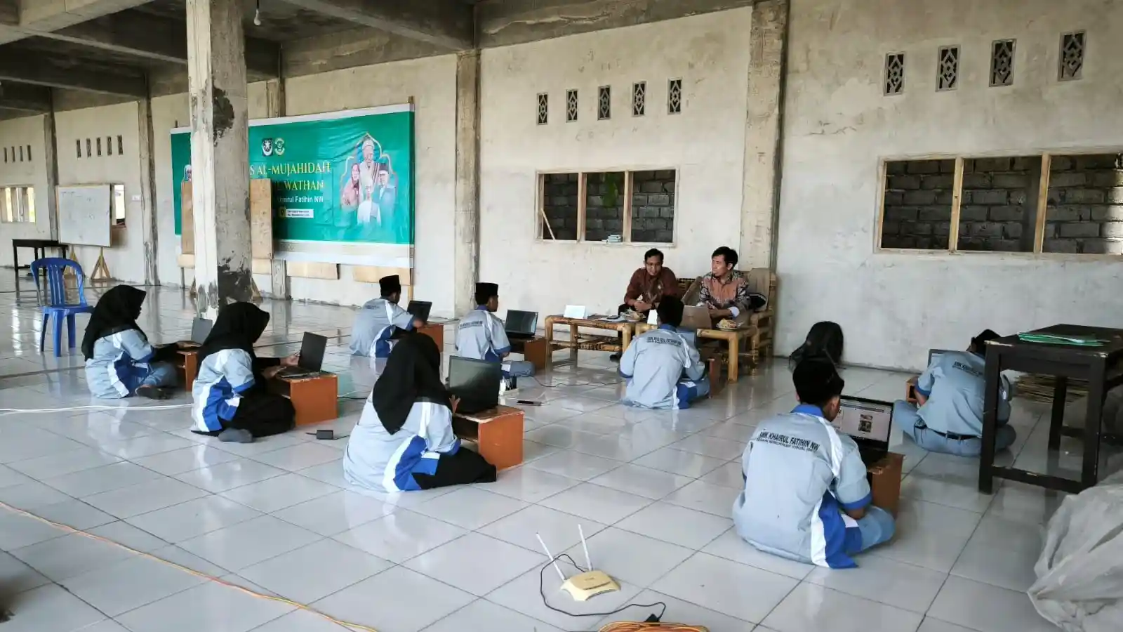 Keterbatasan Tak Surutkan Semangat, Siswa SMK Khairul Fatihin NW Ikuti UKK DKV Bertema Budaya Nusantara
