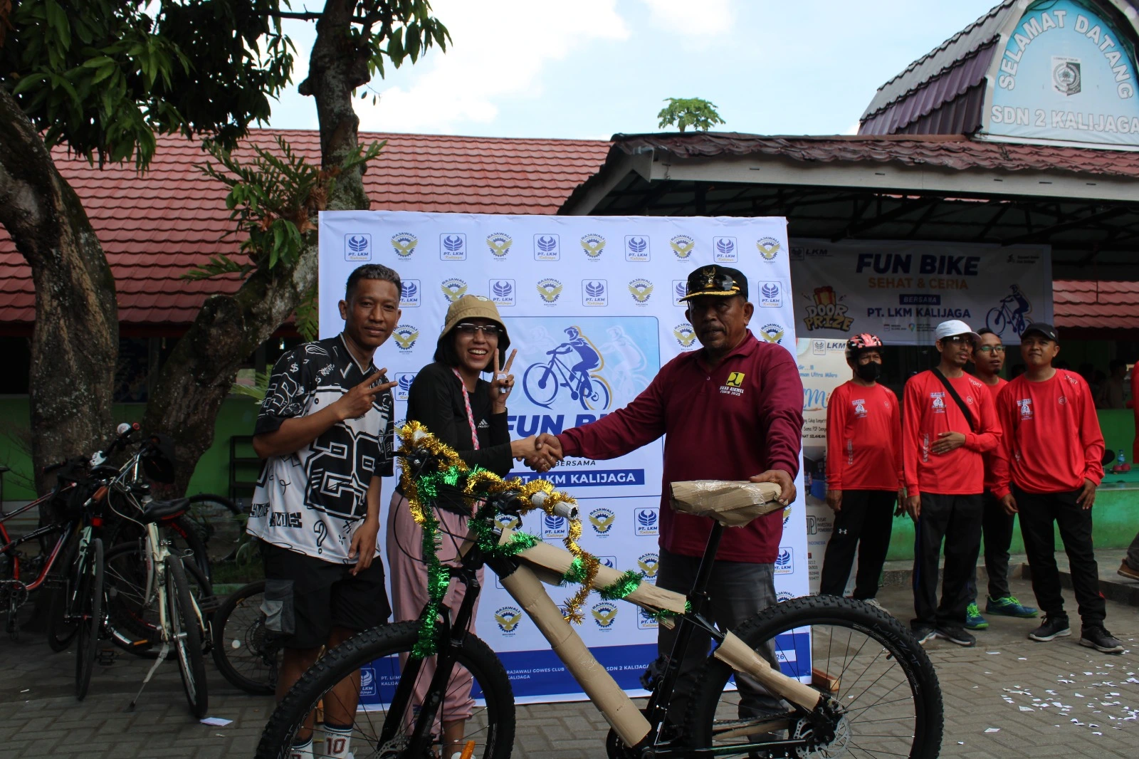 Fun Bike Sehat & Ceria LKM Kalijaga Sukses Digelar, Warga Antusias Ikuti Doorprize