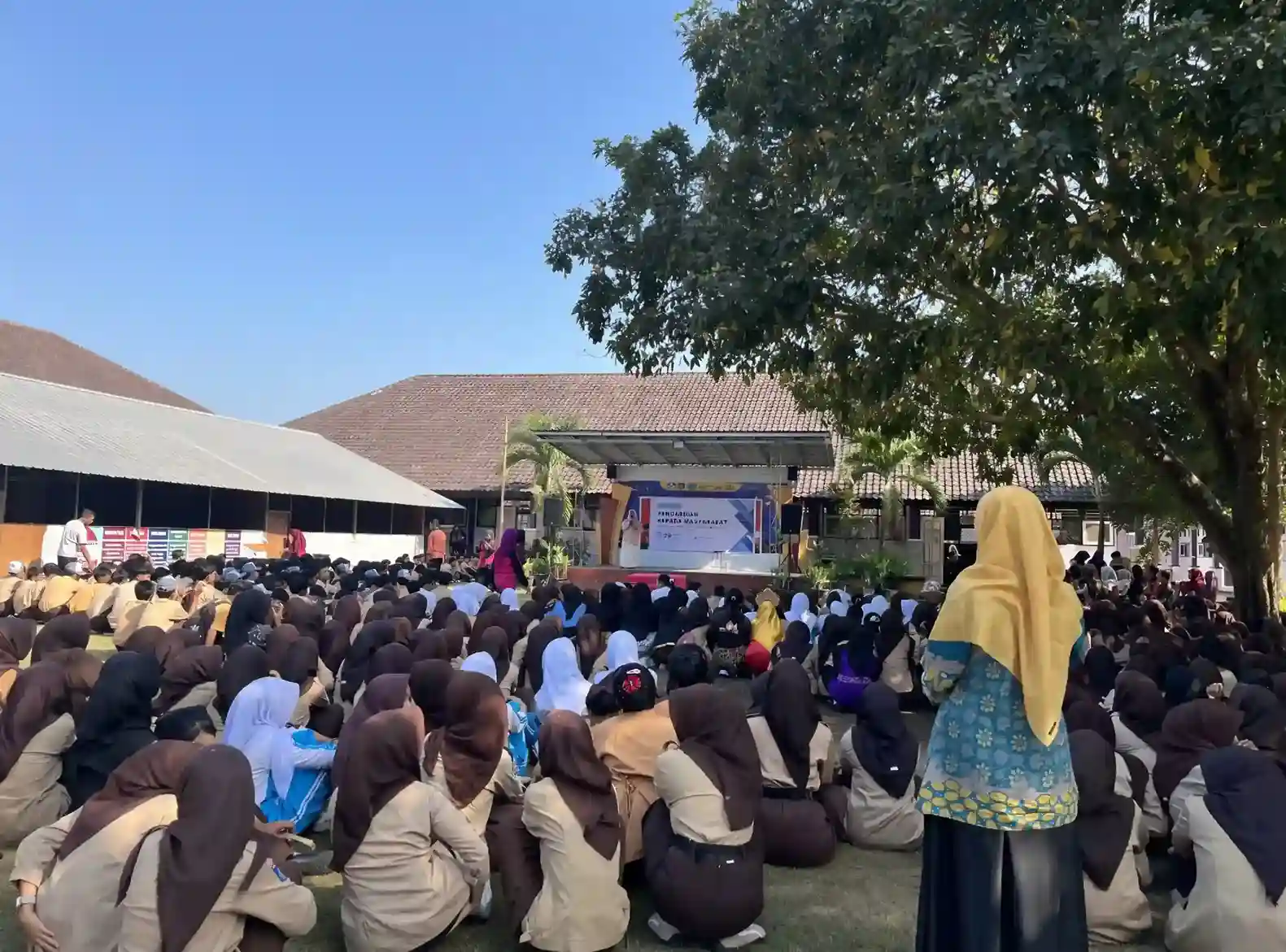 Dosen Hukum Pidana FHISIP Unram Edukasi Pelajar SMKN 1 Gerung tentang Kekerasan Seksual Berbasis AI