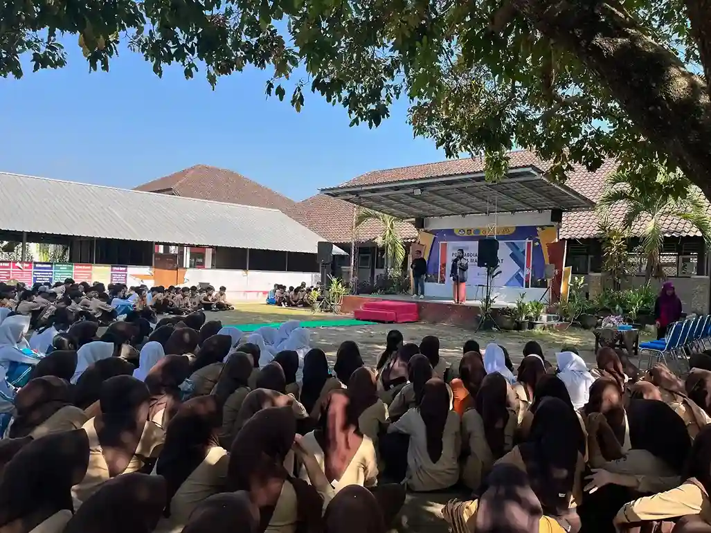 FHISIP Unram Perkuat Literasi Hukum dan Digital Pelajar SMKN 1 Gerung untuk Penggunaan AI yang Bertanggung Jawab